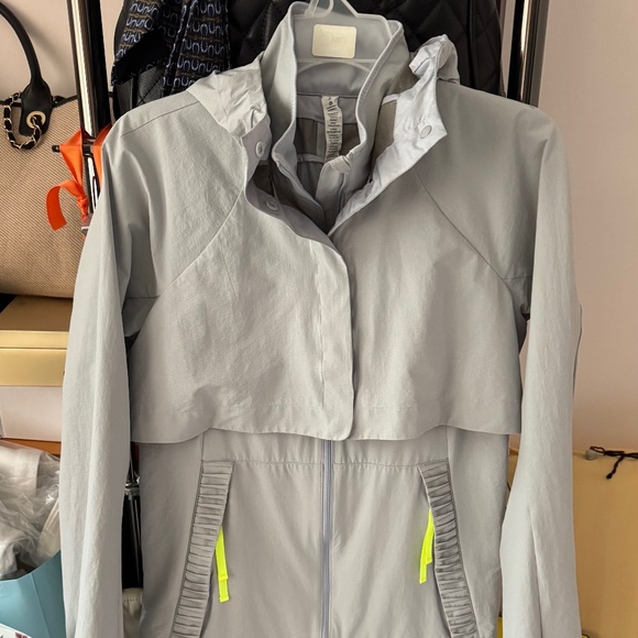 Lululemon The Best Vest 3-in-1 Running Light Vest - Silver Fox Size 8 EUC - Picture 2 of 14